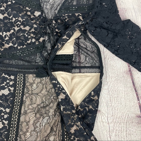 Express Black Floral Lace Nude Plunging Neckline Mini Dress  Size 6 - Picture 8 of 13